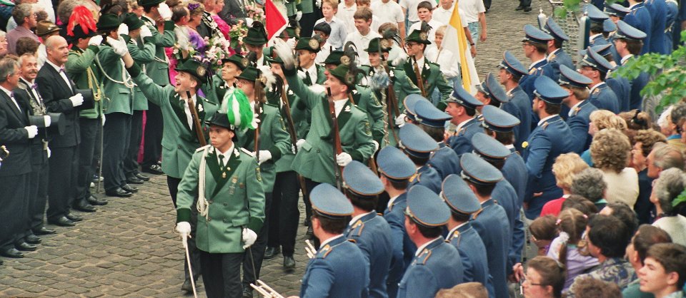 Der zwote Jägerzug bei der Parade am Pfingstmontag im Gründungsjahr 1992